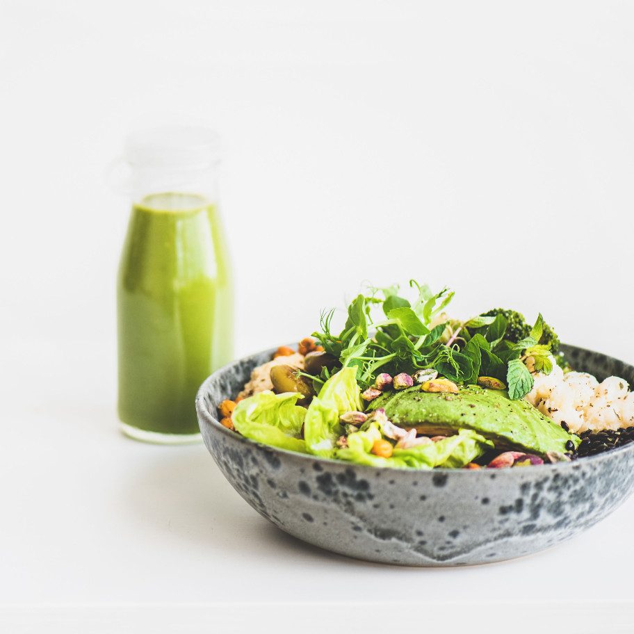 Aufnahme einer Bowls und eines Smoothie