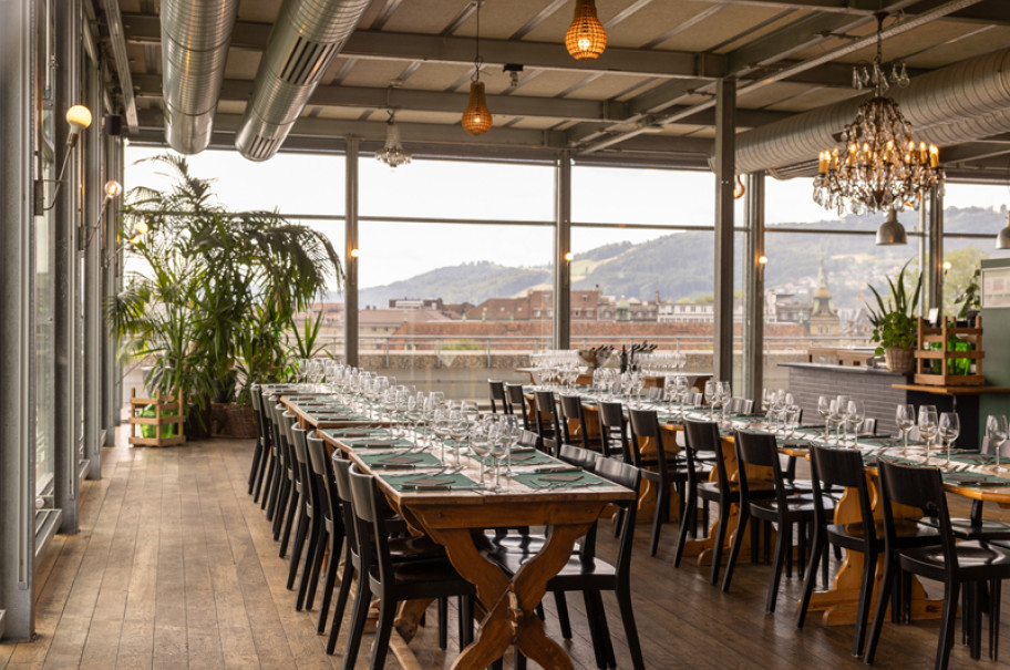 Grosse Schanze Innenansicht Setup grosse Tafel Nahaufnahme