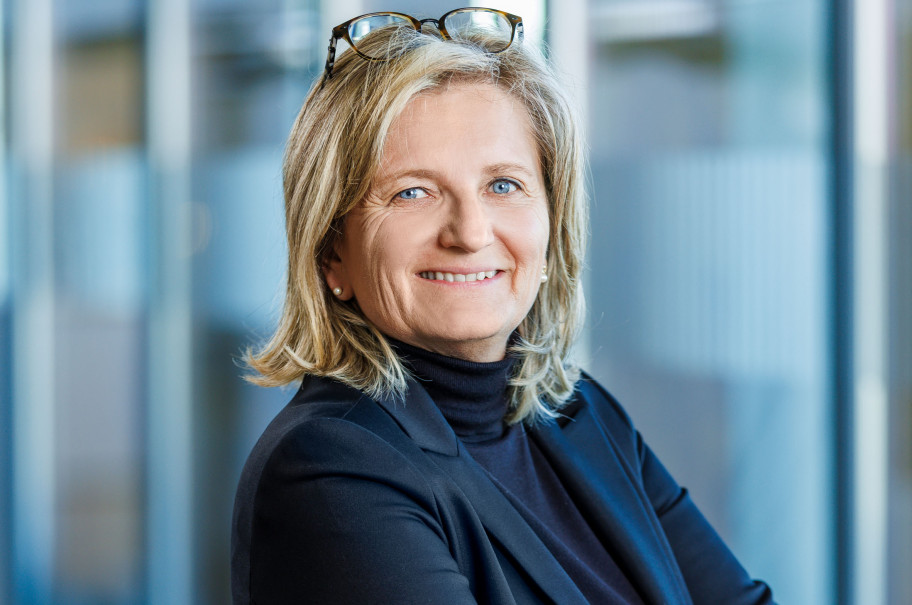 Portraitaufnahme von ZFV CPO Angela Tauro im Stadion Letzigrund