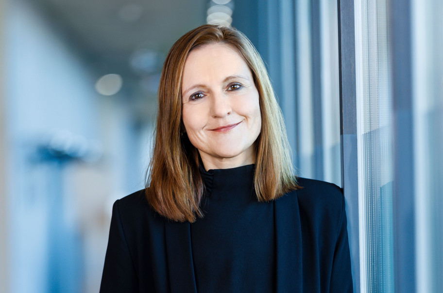 Portrait von Gabriela Dal Santo CXSO von ZFV-Unternehmungen im Stadion Letzigrund