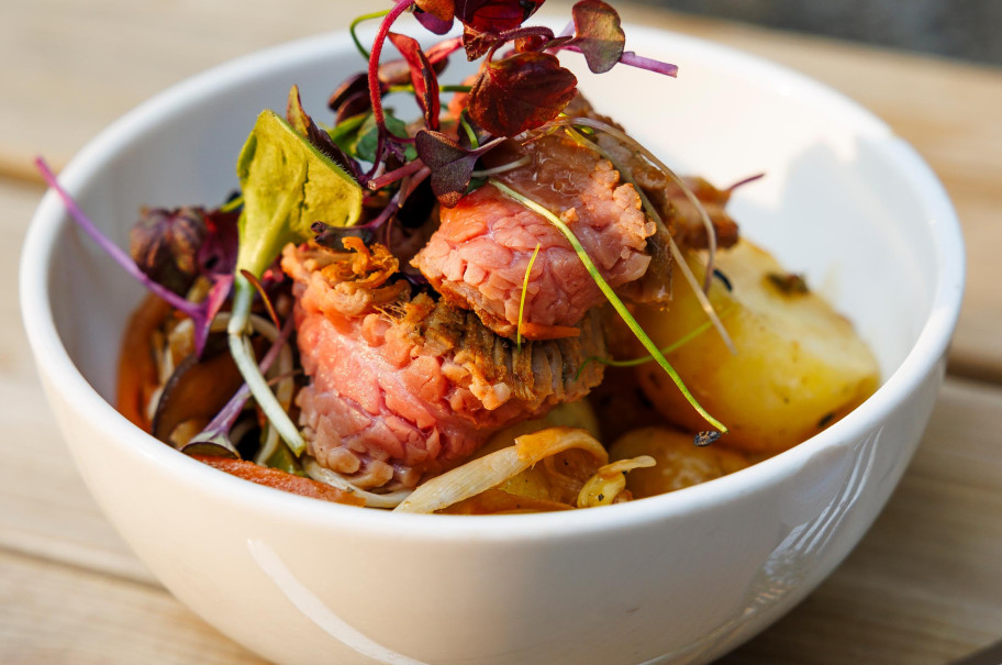 Schale mit Roastbeef als kleine Flyingdinner Portion
