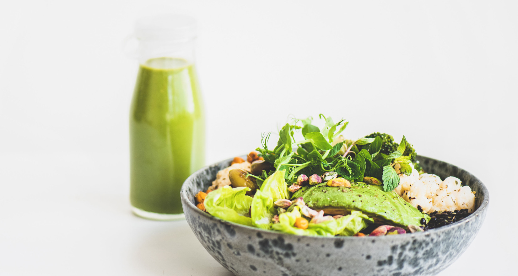 Aufnahme einer Bowls und eines Smoothie