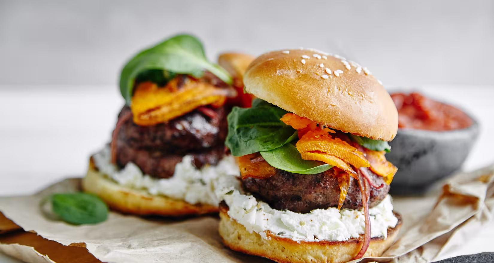 Zwei Rindfleisch-Burger