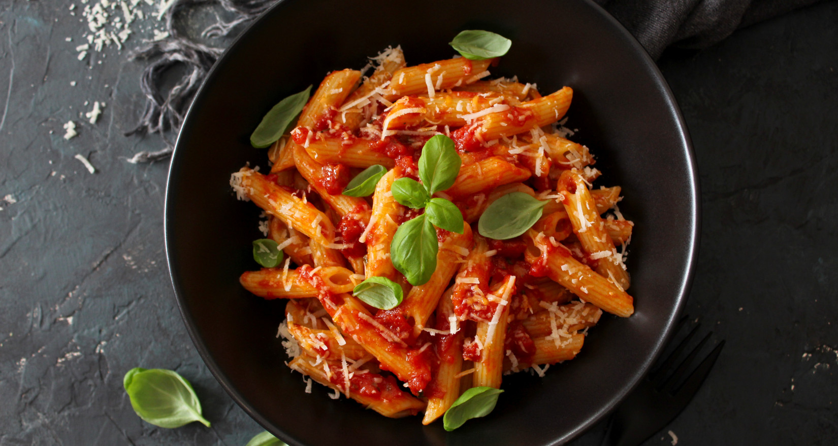 Penne Pasta with fresh Tomatoes, Basil and Tomato Sauce