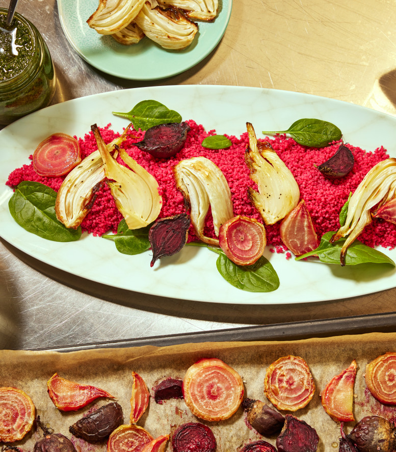 Angerichtete Platte mit Randencouscous und Fenchel