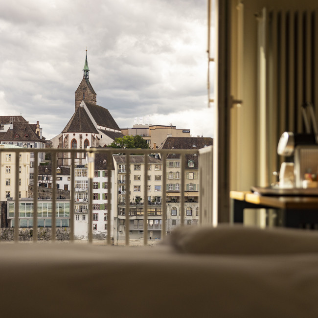 Hotelzimmer mit Blick auf Basel