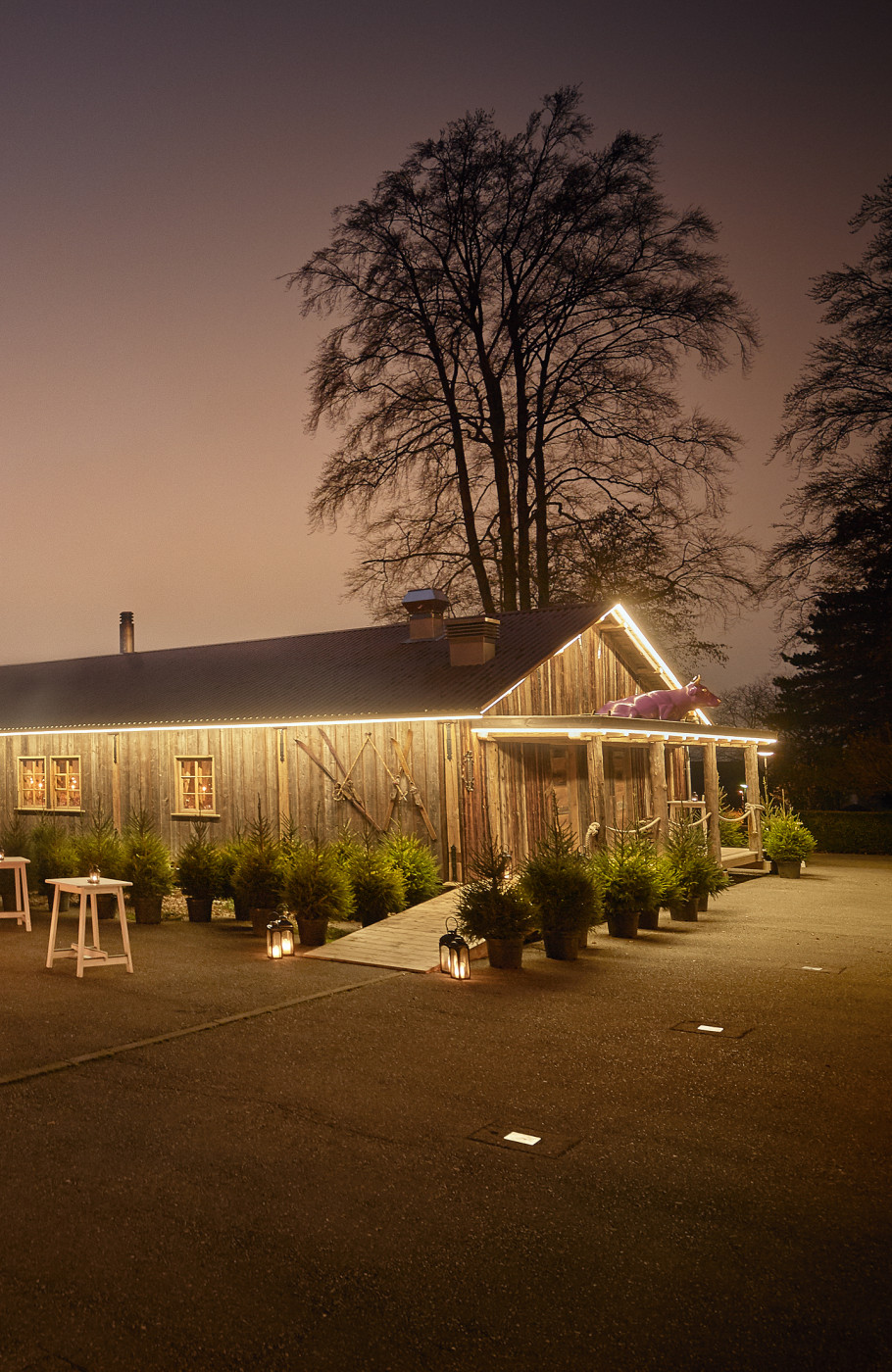 Aussenansicht des Restaurants Chalet Züriberg mit Aussicht auf Zürich