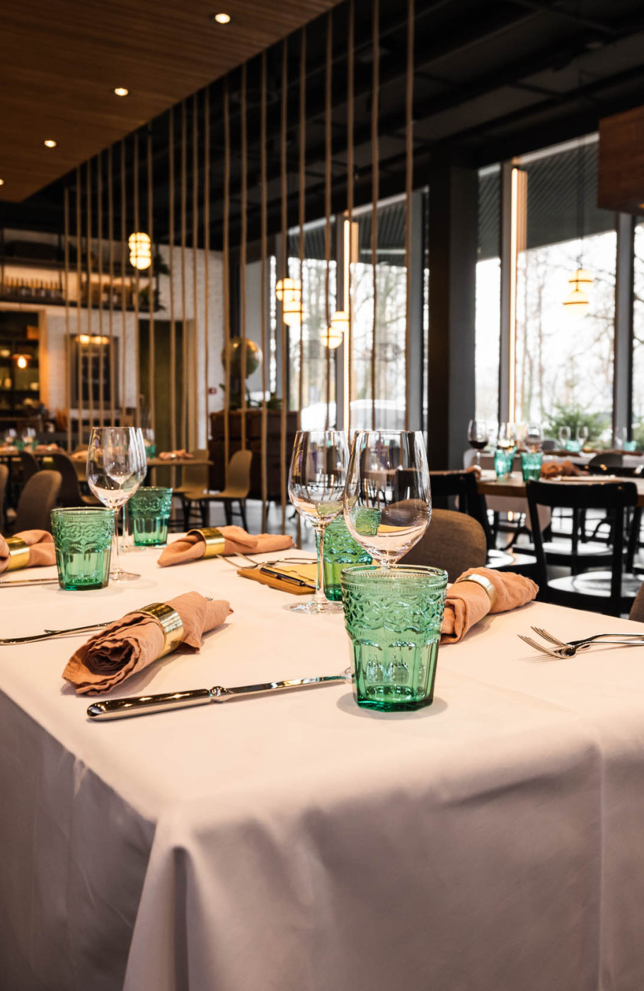 gedeckte Tische in der Brasserie Verkehrshaus