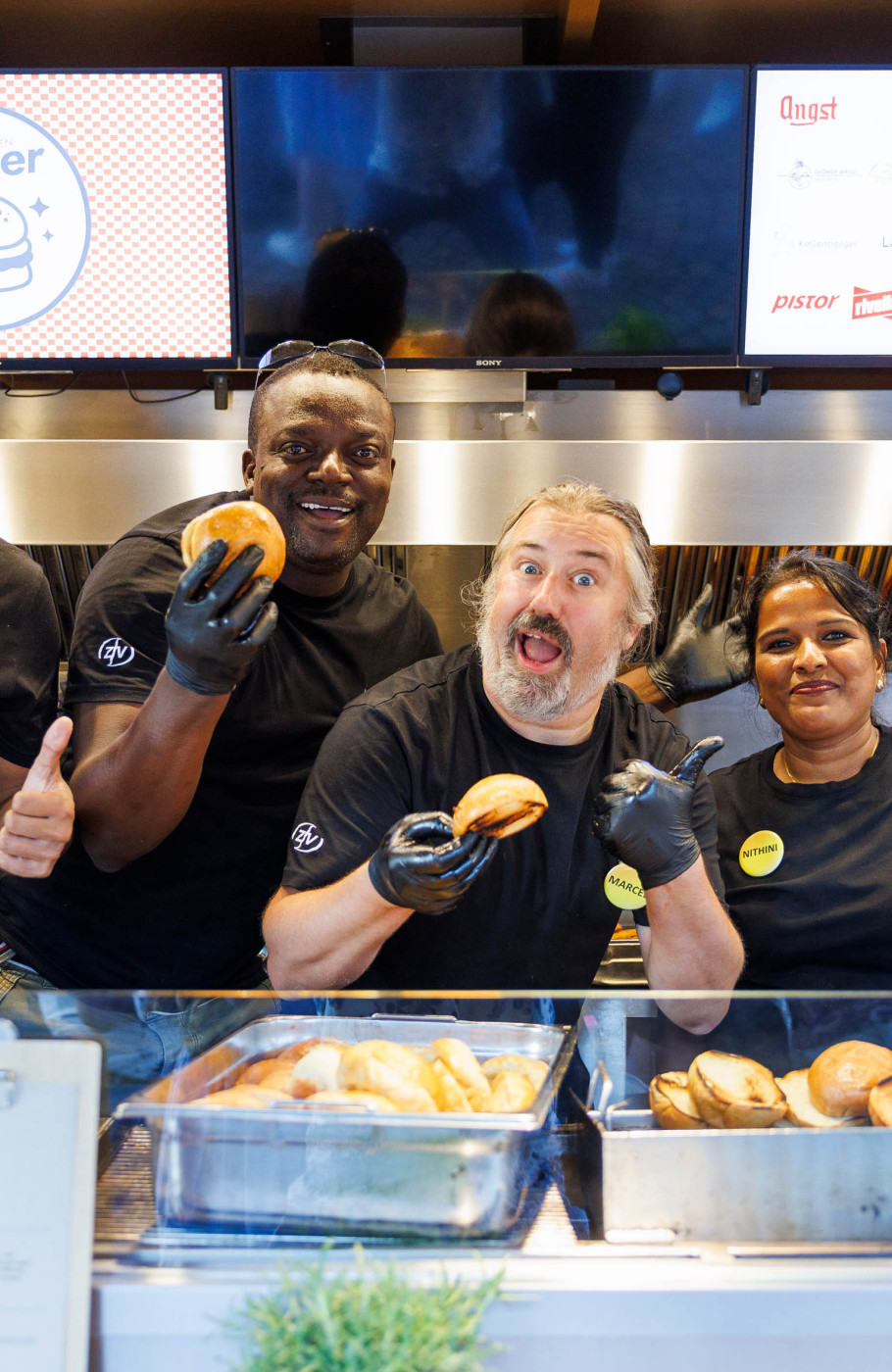 Team in einem Foodtruck
