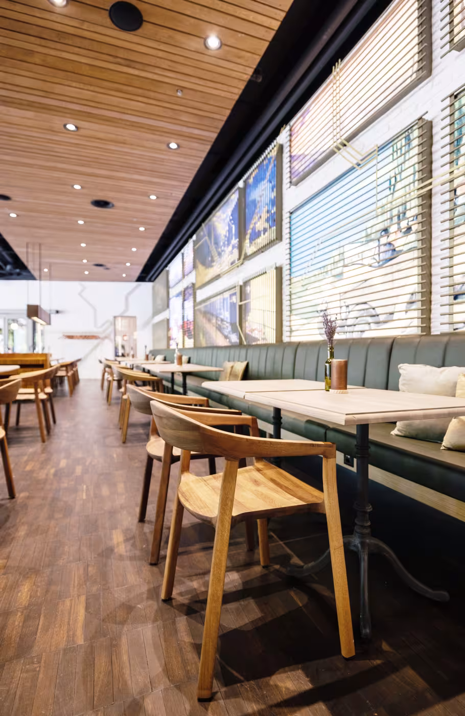Innenaufnahme der Brasserie im Verkehrshaus