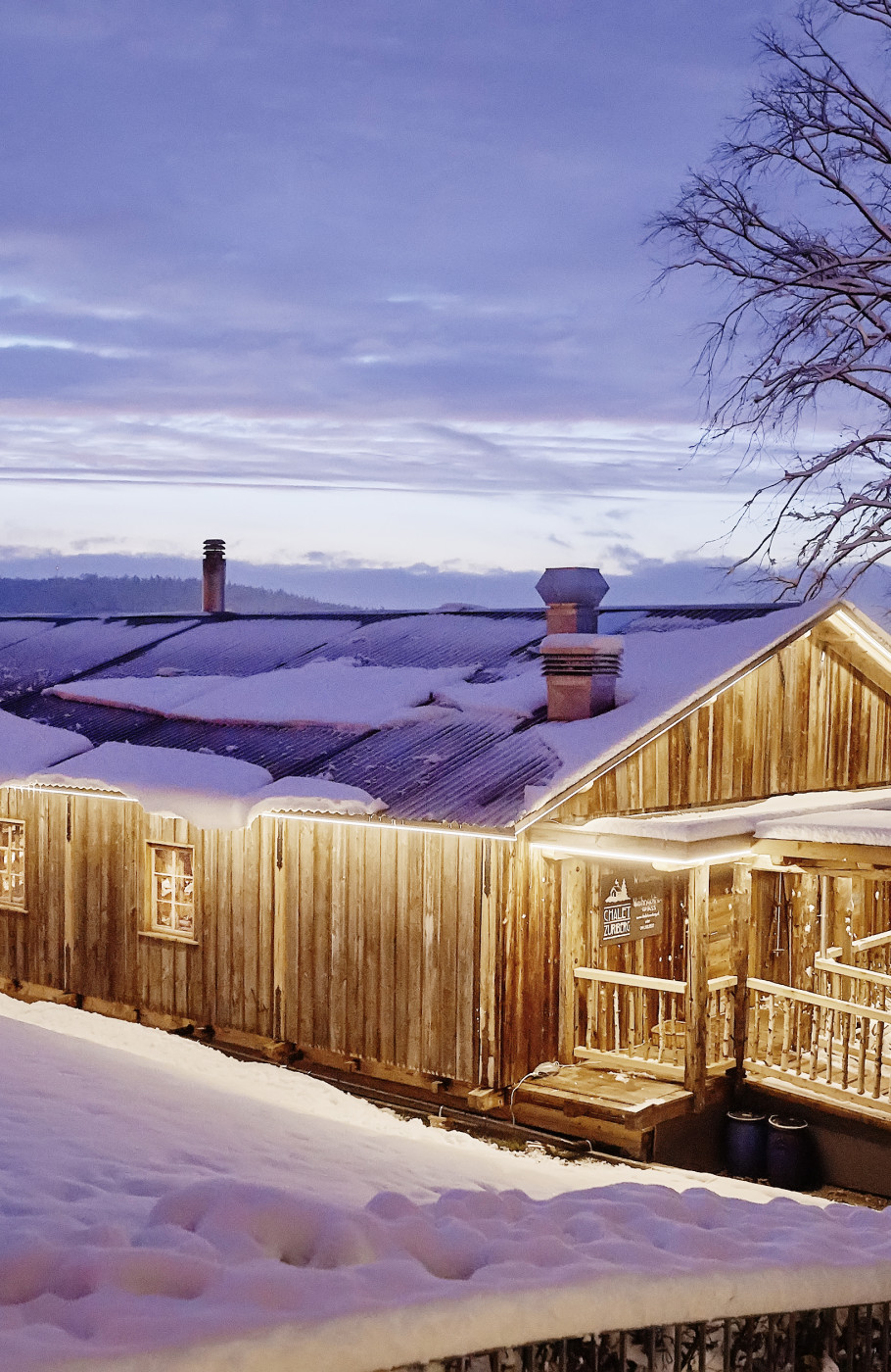 Aussenaufnahme des Chalets Züriberg mit Aussicht auf Zürich