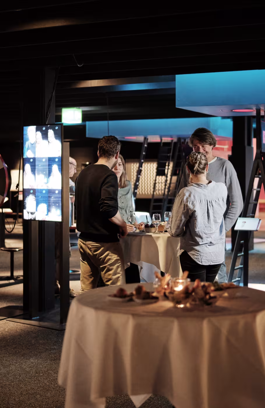 Bild eines Events in einem Ausstellungsraum mit Gästen im Technorama Winterthur
