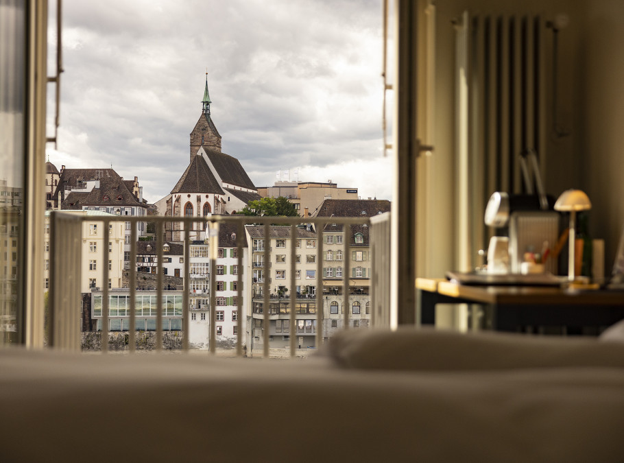 Hotelzimmer mit Blick auf Basel