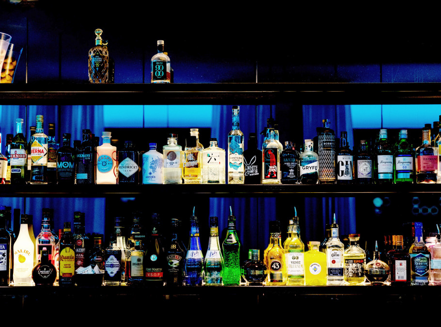 Aufnahme der B1 Bar mit Flaschen