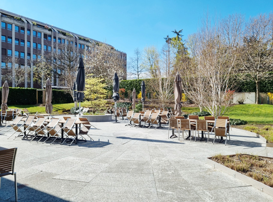 Ansicht Terrasse des Restaurants iSensi im Nations Business Center