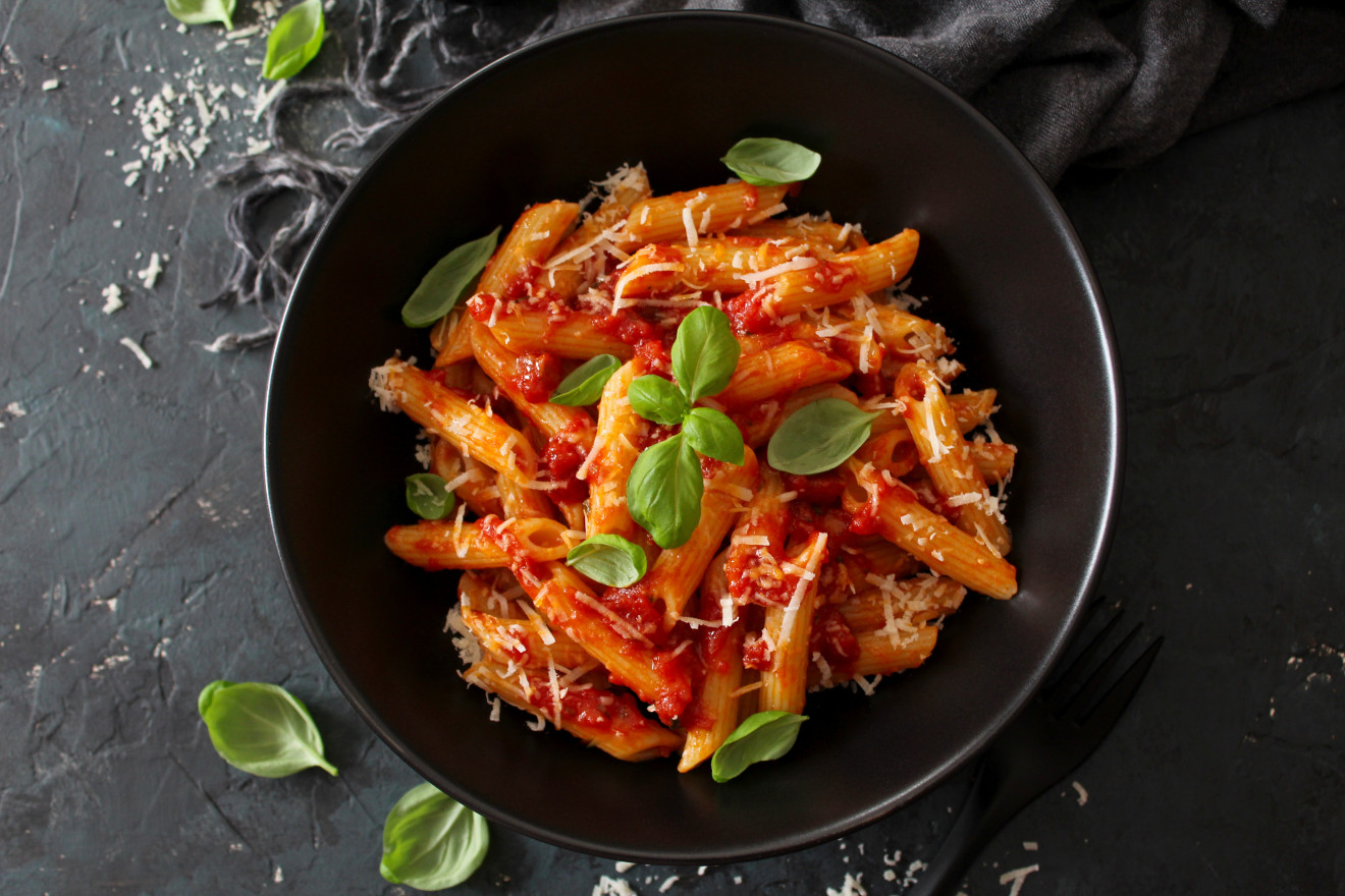 Penne Pasta with fresh Tomatoes, Basil and Tomato Sauce