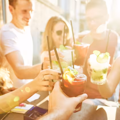 People having mocktails outside