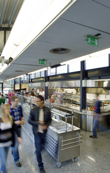 Innenaufnahme der Cafeteria Uni Zürich Zahnmedizin