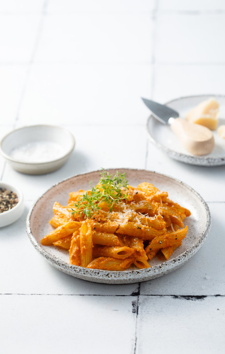 Aufnahme von einem Pasta-Teller, Pfeffer und Parmesan