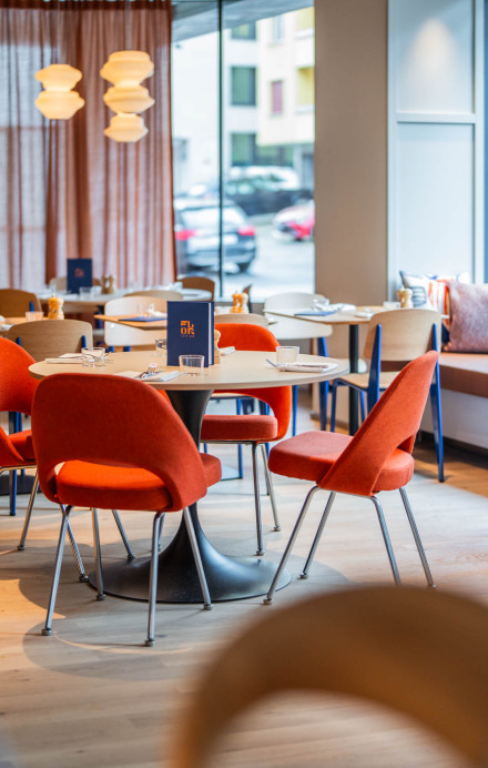 Innneinrichtung einer modernen Cafe Bar