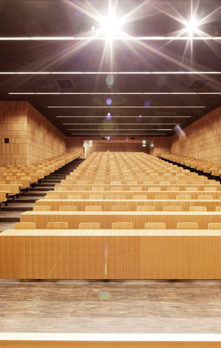 Grosser Hörsaal für Versammlungen und Vorträgen in der PH Zürich