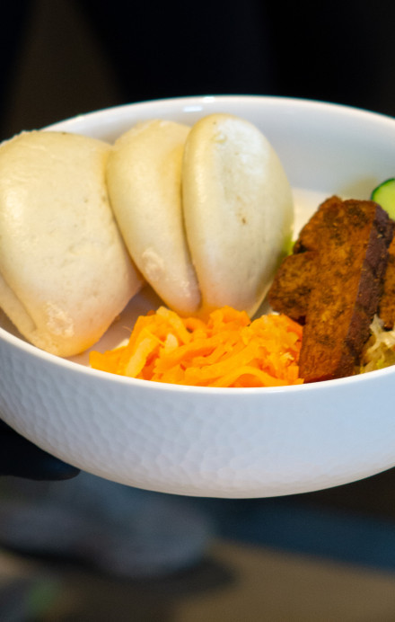 Bowl mit dekonstruiertem Bao Bun