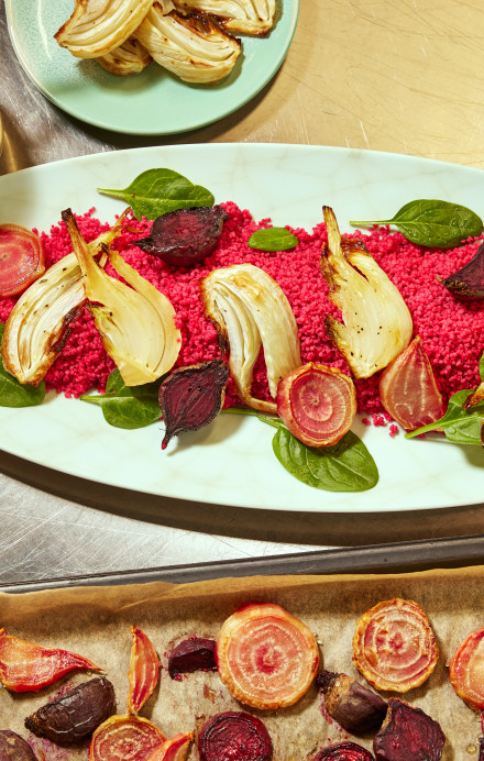 Angerichtete Platte mit Randencouscous und Fenchel