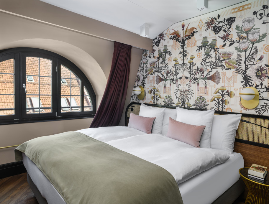 Zimmer mit Doppelbett im Sorell Hotel Seidenhof